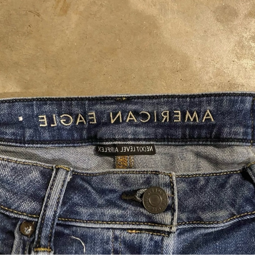 American Eagle men’s jeans 32x32 stretch distressed look